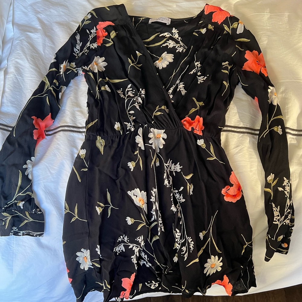 Flynn Skye Mini Dress like new. Black Floral, XS